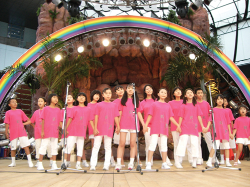 日华人儿童献唱“中国周”庆奥运